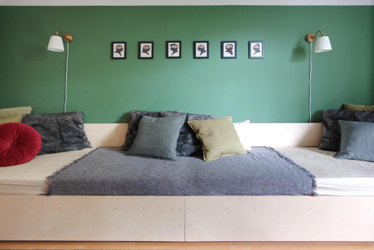 vonBehling Boutique Apartment mit 65zoll TV und Designerstücken Halle  Exterior foto
